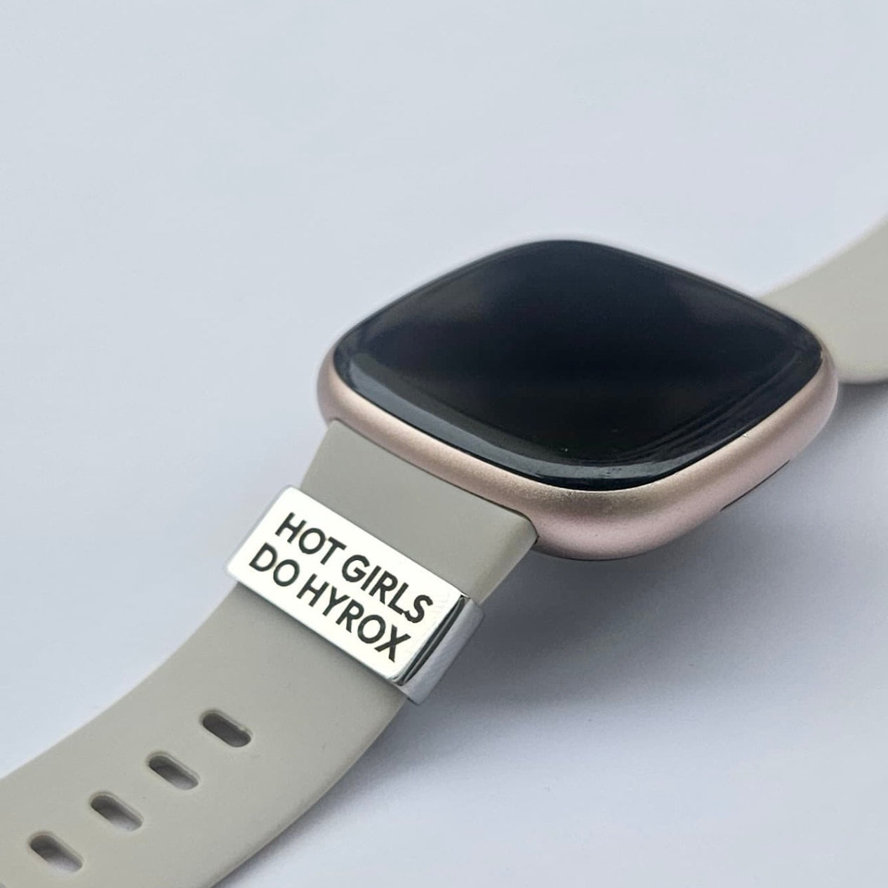 Watch Tag gravé Hot Girls Do Hyrox, accessoire pour montre de sport, motivation