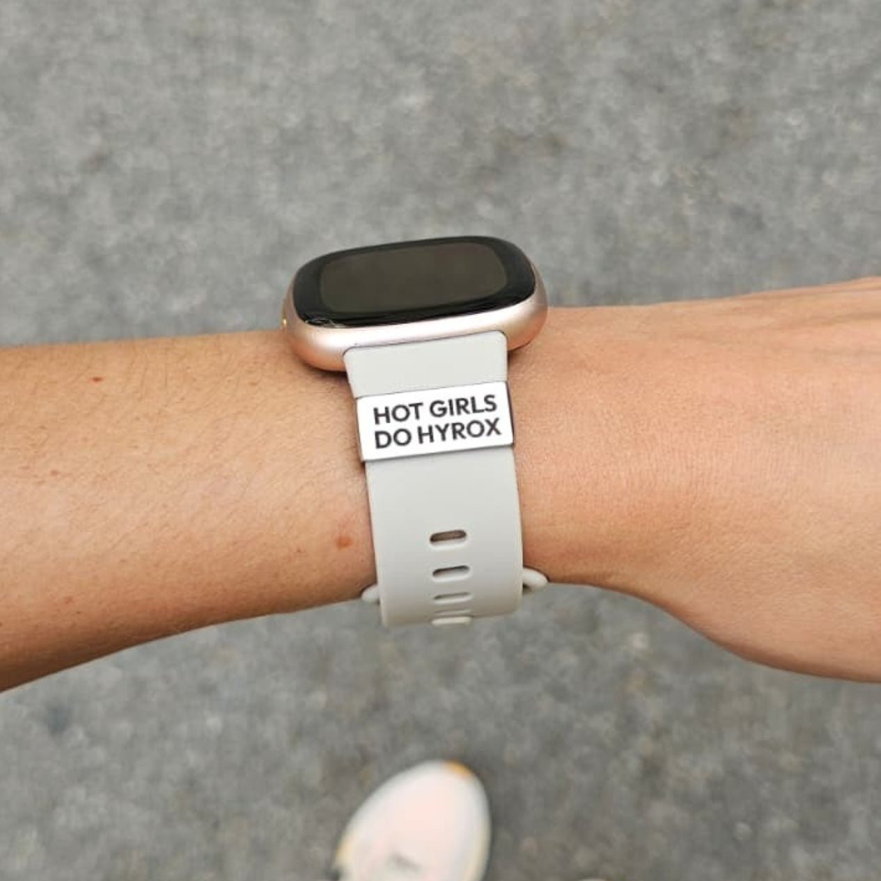 Watch Tag gravé Hot Girls Do Hyrox, accessoire pour montre de sport, motivation