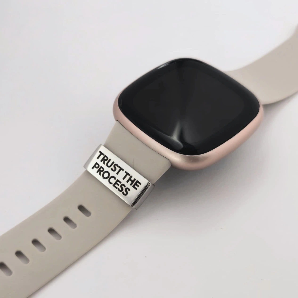 Watch Tag gravé Trust the Process, accessoire pour montre de sport